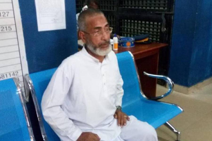 மாணவிகளை பாலியல் வன்கொடுமைக்கு ஆளாக்கிய ஆசிரியர் சிறையில் அடைப்பு! 