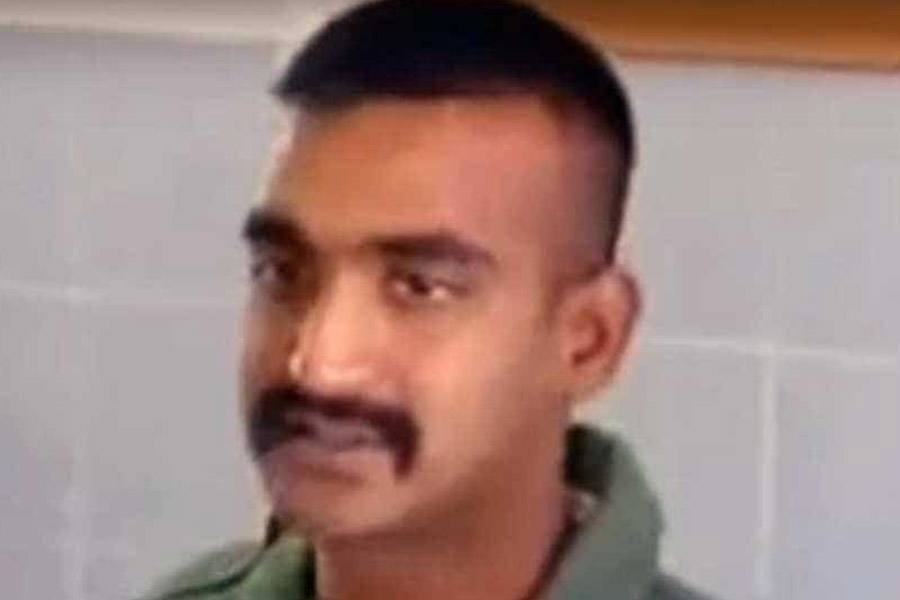ஜெனிவா ஒப்பந்தப்படி, சர்வதேச செஞ்சிலுவை சங்கத்தில் ஒப்படைக்கப்பட்டாரா இந்திய போர் விமானி அபிநந்தன்?.