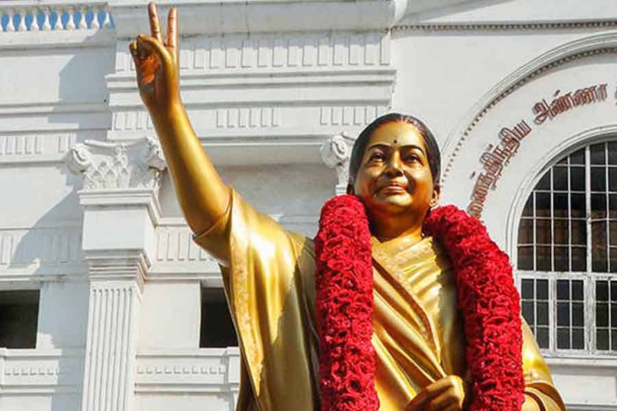 மறைந்த முதலமைச்சர் ஜெயலலிதாவின் 71வது பிறந்தநாள் - அவரது சிலைக்கு முதலமைச்சர், துணை முதலமைச்சர் மாலை அணிவித்து மரியாதை