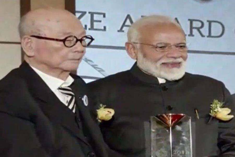 பிரதமர் நரேந்திர மோடிக்கு சியோல் அமைதி விருது வழங்கி கவுரவித்தது தென்கொரியா!
