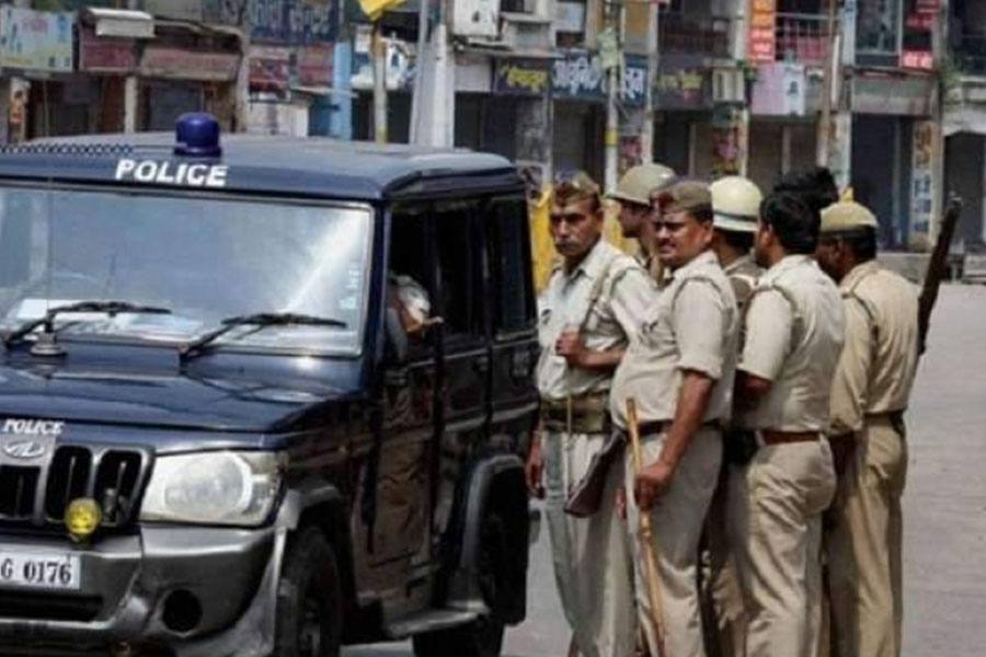 ஆக்ரா மாவட்ட முதன்மை நீதிபதி மீது உரிய நடவடிக்கை எடுக்குமாறு ஆக்ரா காவல் துறை கண்காணிப்பாளர் அலகாபாத் உயர் நீதிமன்ற பதிவாளருக்கு கடிதம்!