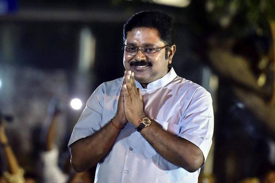 பெங்களூரு, பரப்பன அக்ரஹார சிறையில் சசிகலாவை சந்தித்தார் தினகரன்! 