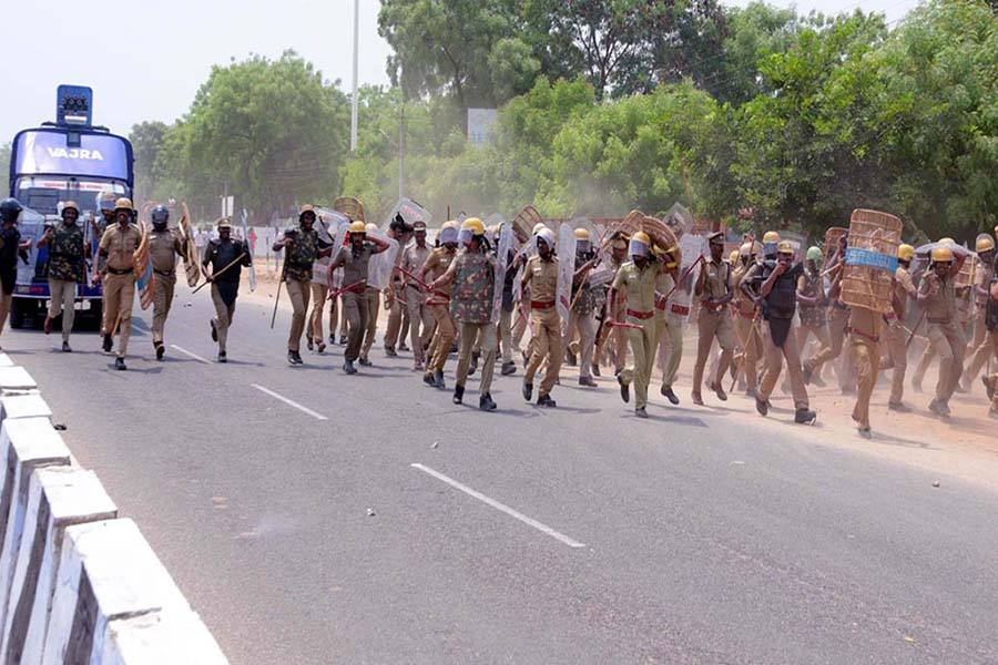 தூத்துக்குடி துப்பாக்கிச் சூடு விவகாரம் போலீஸ், வருவாய்துறை மீது சிபிஐ வழக்குப்பதிவு