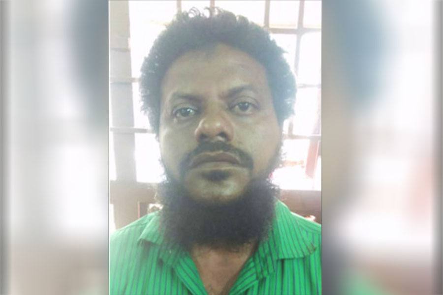 விவாகரத்து வழக்கில், நீதிபதி முன்னிலையில் மனைவியை, கத்தியால் வெட்டிய கணவன்! 