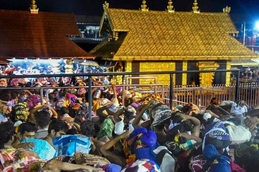 சபரிமலையில் போராட்டம்: 200 பேர் மீது வழக்கு பதிவு.