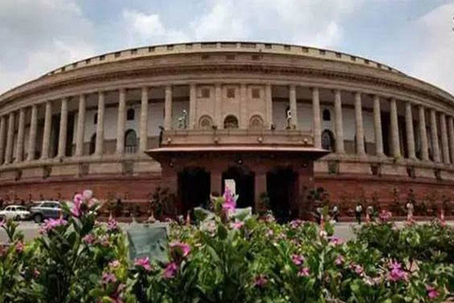 பாராளுமன்ற கட்டிடத்தை மறுவடிவமைக்க மத்திய அரசு திட்டம்!