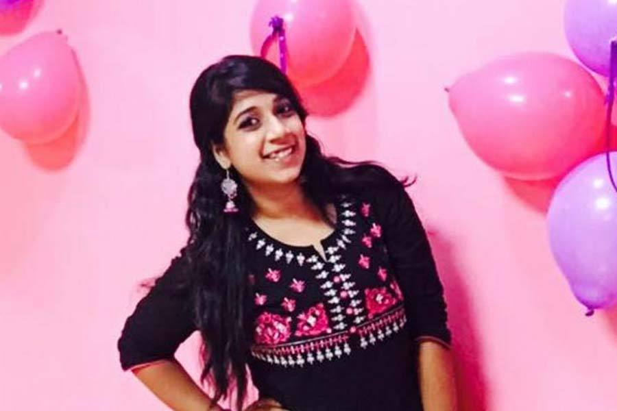 பேனர் விழுந்து உயிரிழந்த சுபஸ்ரீ கனடா செல்வதற்கான தேர்வில் முதல் வகுப்பில் தேர்ச்சி!