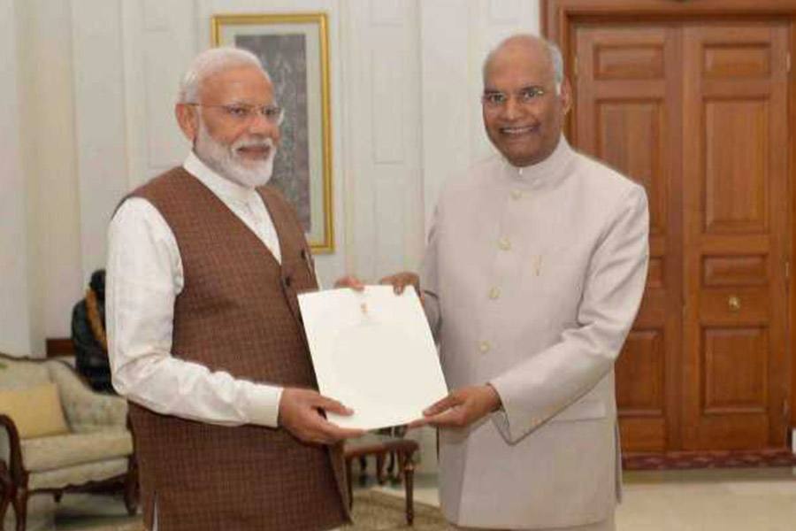 மத்தியில் ஆட்சி அமைக்க நரேந்திர மோடிக்கு குடியரசுத் தலைவர் ராம்நாத் கோவிந்த் அழைப்பு!