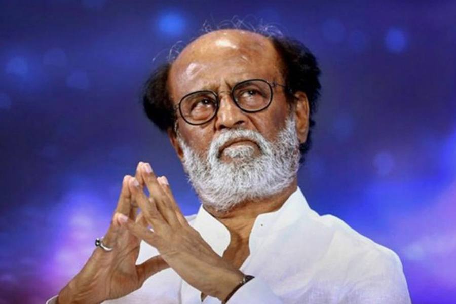 குழந்தை மீட்பு பணியில் விடாமுயற்சியுடன் செயல்படும் அரசை குறை கூற முடியாது; நடிகர் ரஜினிகாந்த்!
