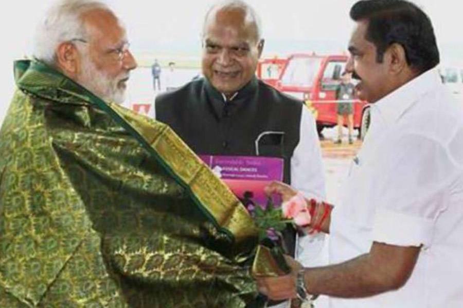பிரதமர் மோடி ஹெலிகாப்டர் மூலம் கன்னியாகுமரி வந்தார்!