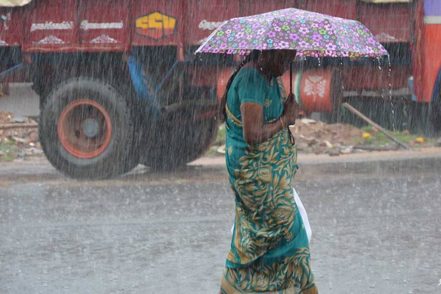 மழை காலத்தில் மக்கள்  பாதுகாப்பாக இருக்க மின்சார வாரியம் சொல்வது என்ன