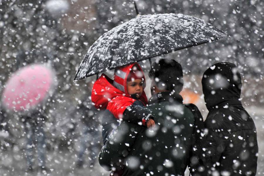 உத்தரக்கண்ட், இமாச்சலப் பிரதேச மாநிலங்களில் கடும் பனிப்பொழிவு