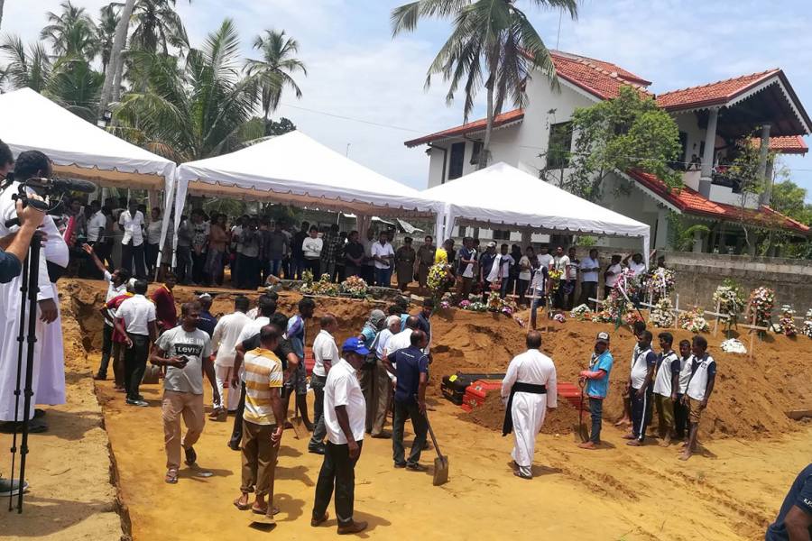அப்பாவிகளை கொன்றவர்களின் சடலத்தை வாங்க இலங்கை மத குருக்கள் மறுப்பு!
