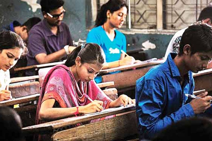 கஜா புயலால் புதுச்சேரி பல்கலைக் கழக தேர்வுகள் ஒத்திவைப்பு 
