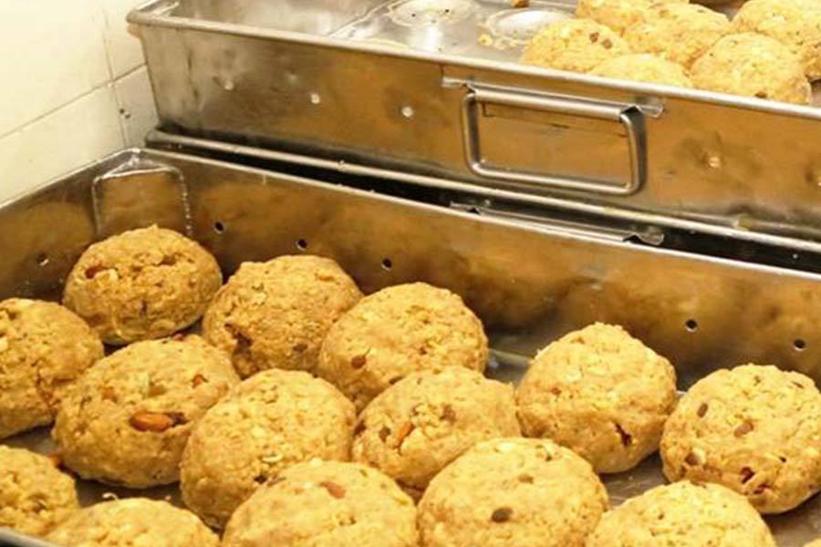 திருப்பதி கோவிலில் ஸ்வீட் பாக்சில் லட்டு பிரசாதம் வழங்க திட்டம்