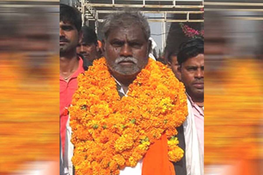 குடிசையில் வசிக்கும் பாஜக எம்.எல்.ஏ - தொகுதி மக்கள் நிதி திரட்டி வீடு கட்டி கொடுக்கின்றனர்! 