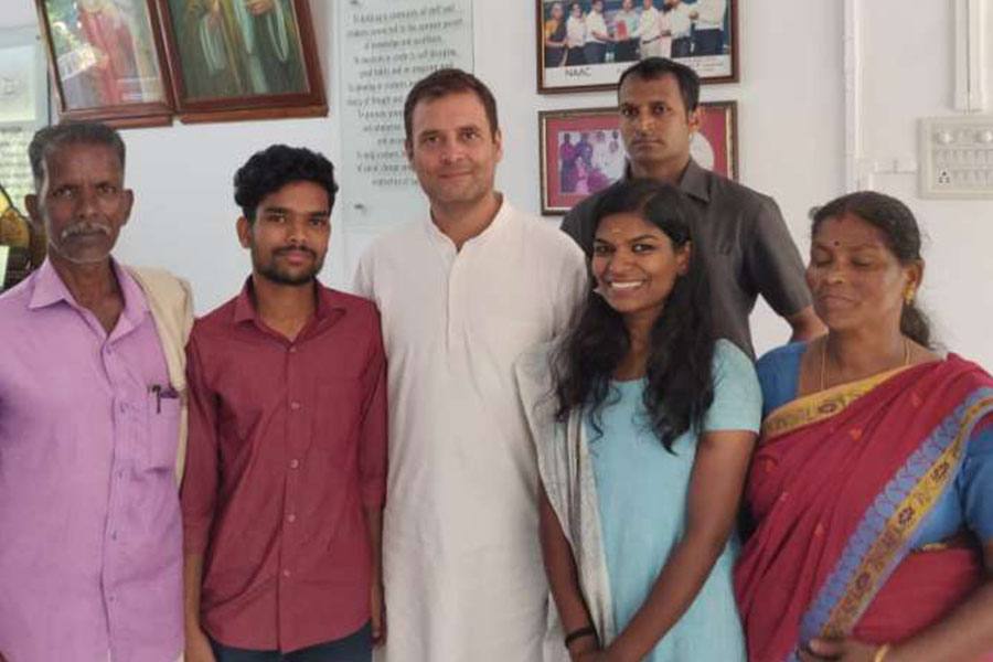 ஐஏஎஸ் தேர்வில் வெற்றிப் பெற்ற பழங்குடிப் பெண் ஸ்ரீதன்யா சுரேஷ்-ஐ ராகுல் காந்தி சந்தித்து உரையாடினார்! 