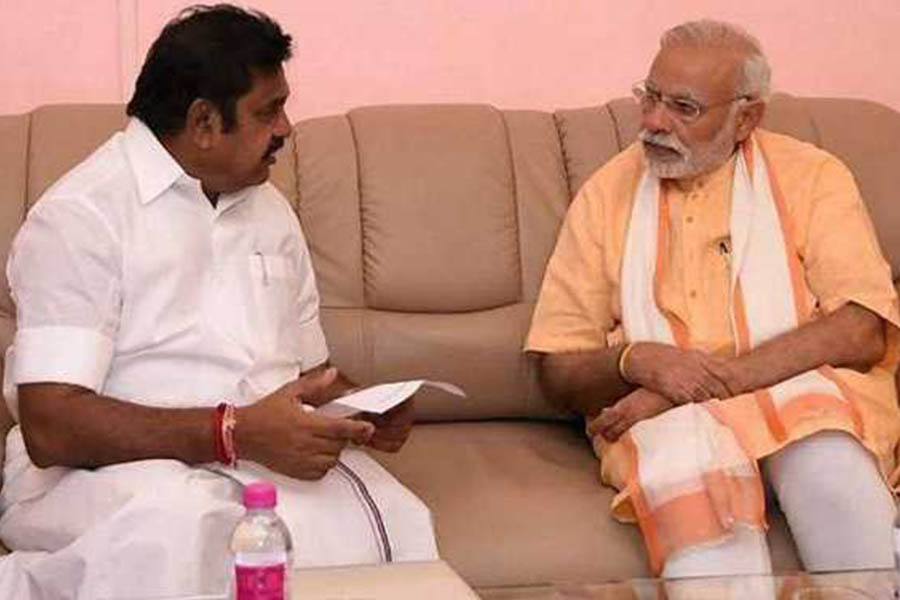 சென்னை வந்த பிரதமரிடம் முதலமைச்சர் அளித்த கோரிக்கை மனு!