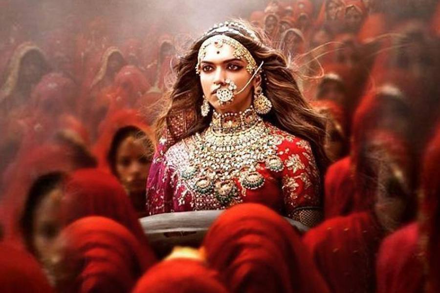 திரௌபதி குறித்த திரைப்படத்தை உருவாக்கும் பிரபல நடிகை!