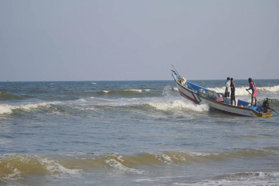 மீனவர்கள் கடலுக்கு செல்ல வேண்டாம் : வானிலை மையம்  எச்சரிக்கை 