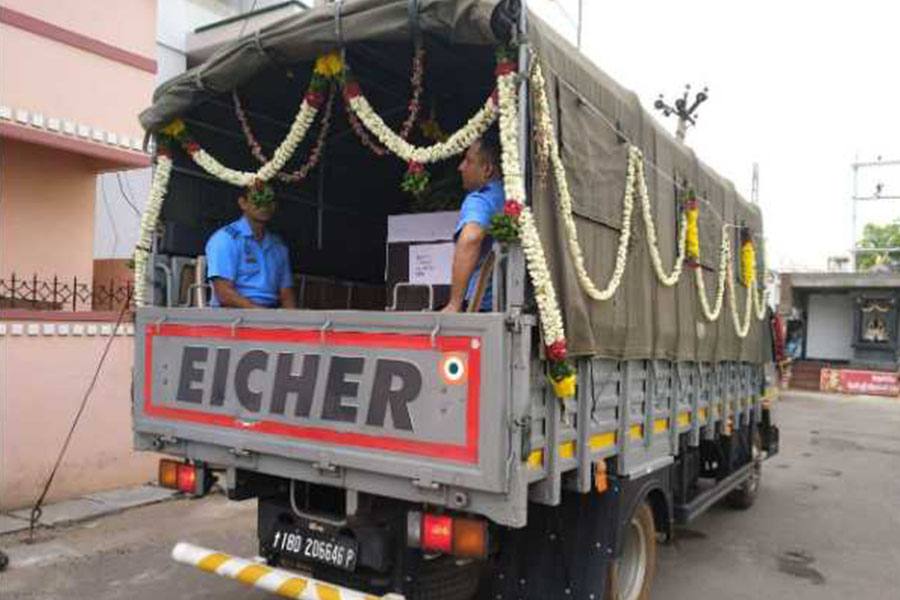 விபத்தில் உயிரிழந்த கோவையை சேர்ந்த விமானப்படை வீரர் உடல் தகனம்!