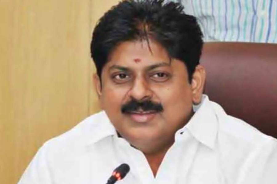 தமிழக அமைச்சரவையில் இருந்து அமைச்சர் மணிகண்டனை விடுவித்து முதல்வர் பழனிசாமியின் அதிரடி நடவடிக்கை!