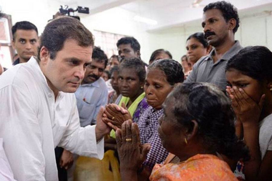 கேரள வெள்ள பாதிப்புகளைநேரில் சென்று பார்வையிட்ட ராகுல் காந்தி!