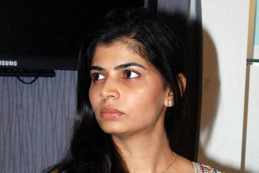 போராட்டம் நடத்த பாடகிக்கு காவல் துறைஅனுமதி மறுப்பு!