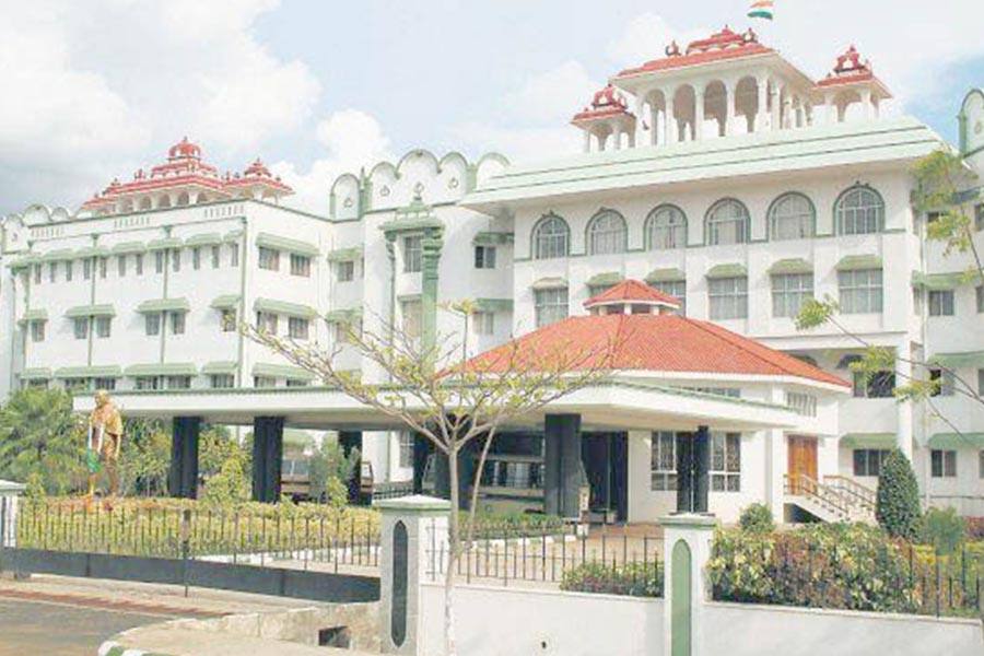 மதுபானத் தொழிற்சாலைகள், கொள்முதல் மற்றும் விலை குறித்து தமிழக அரசு பதிலளிக்க மதுரை உயர்நீதிமன்ற கிளை உத்தரவு!