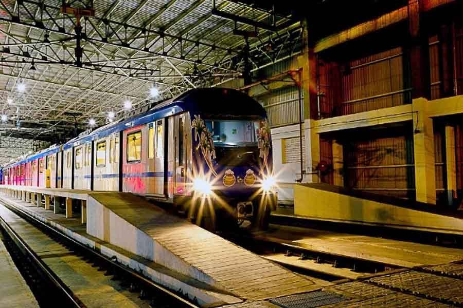 சென்னை மெட்ரோ ரயில் ஊழியர்களின் போராட்டம் -  பயணிகள் கண்டனம்!