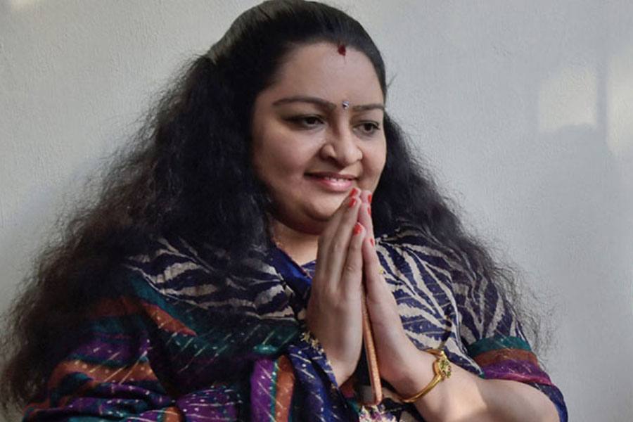 என் அனுமதியில்லாமல் படம் எடுக்கக் கூடாது - தலைவி படத்துக்கு தடை கேட்கும் ஜெ.தீபா!