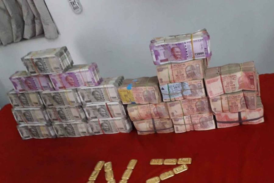 தெலுங்கானாவில் காங்கிரஸ்  பிரமுகர் வீட்டில் 3 கோடி பறிமுதல்