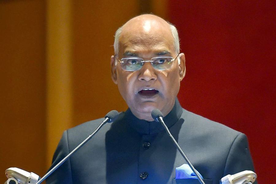 அன்பு எனும் விளக்கால் சக மனிதரின் வாழ்வில் மகிழ்ச்சி ஒளியை ஏற்றுவோம்; குடியரசு தலைவர் தீபாவளி வாழ்த்து!