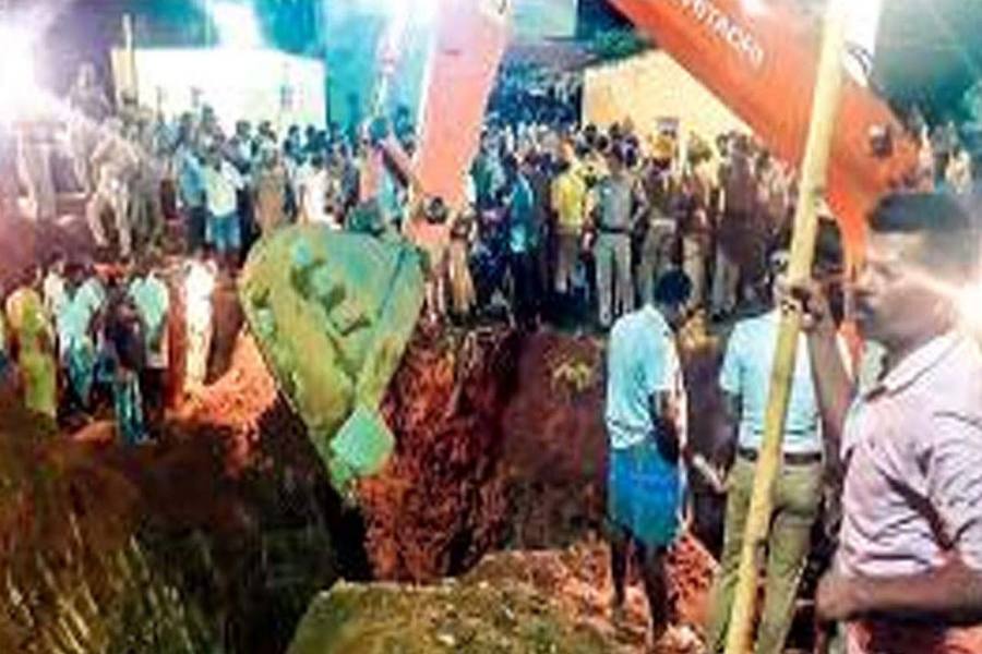 ஆழ்துளை கிணற்றில் விழுந்த குழந்தையை மீட்க மணிகண்டன் என்பவர் கண்டறிந்த கருவி பயன்படுத்தப்படவுள்ளது.