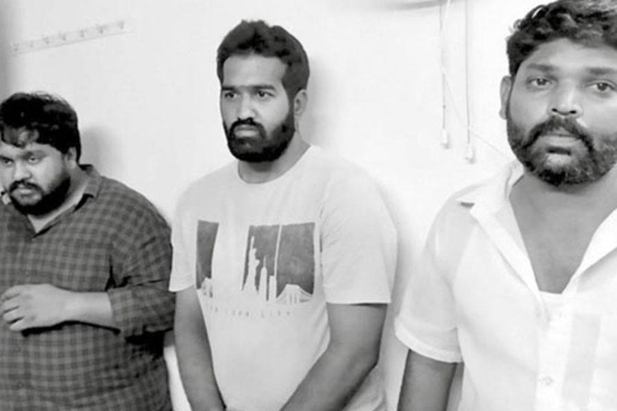 சென்னையில் என்ஜினீயரை காரில் கடத்தி கொள்ளை, நிர்வாண வீடியோ எடுத்து மிரட்டல்!
