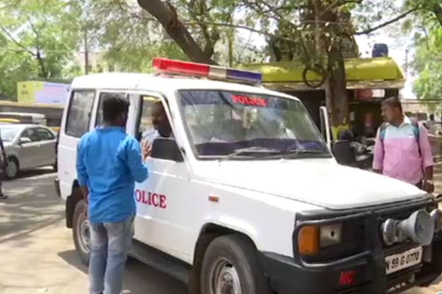 போக்குவரத்து காவலர் மீது பெட்ரோல் ஊற்றி எரிக்க முயன்ற கார் ஓட்டுநர் கைது!