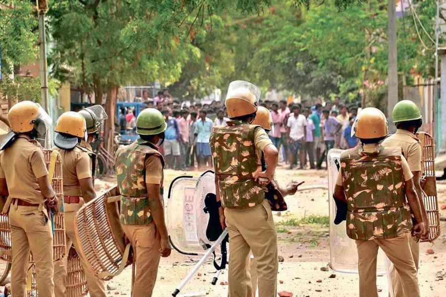 தூத்துக்குடி துப்பாக்கிச்சூடு தொடர்பாக  சிபிஐ விசாரணைக்கு தடை விதிக்க உச்ச நீதிமன்றம் மறுப்பு