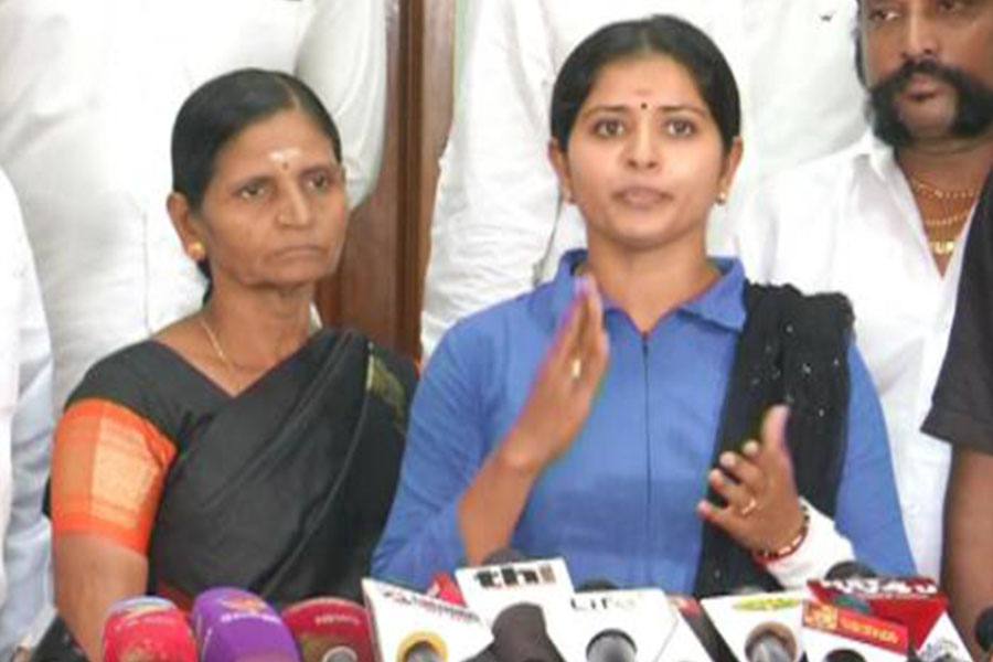 பிக் பாஸ் நிர்வாகம் தன் மீது பொய் புகார் அளித்துள்ளதாக மதுமிதா குற்றச்சாட்டு!