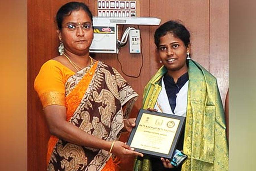 வேண்டாம் என பெண் பிள்ளைக்கு பெயரிட்ட பெற்றோர், படிக்கும் போதே ரூ.22 லட்சம் ஊதியத்தில் வேலை - சாதித்த மாணவி!