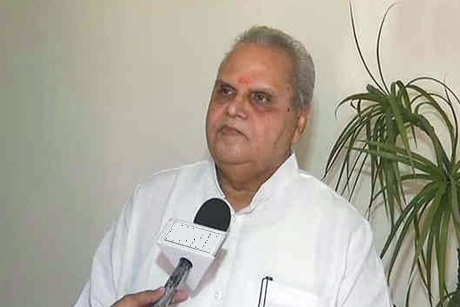 தீவிரவாதத்தில் சேரும் இளைஞர்களின் எண்ணிக்கை குறைந்தது. காஷ்மீர் ஆளுநர் அறிவிப்பு 