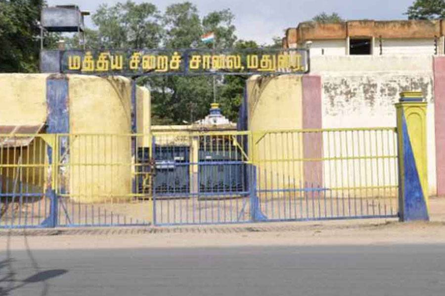 மதுரை மத்திய சிறையில் கைதிகளுக்கும், போலீசாருக்கும் இடையே மோதல்!